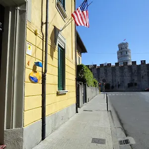 Hostel Tower, Piza